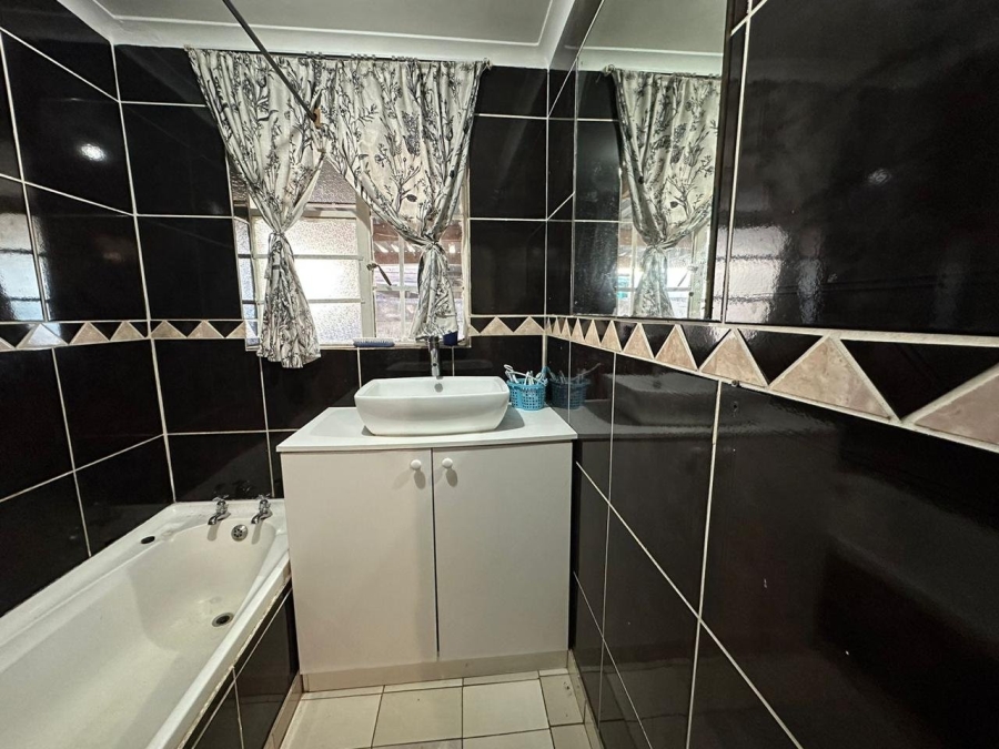 3 Bedroom Property for Sale in Stratford Green Western Cape